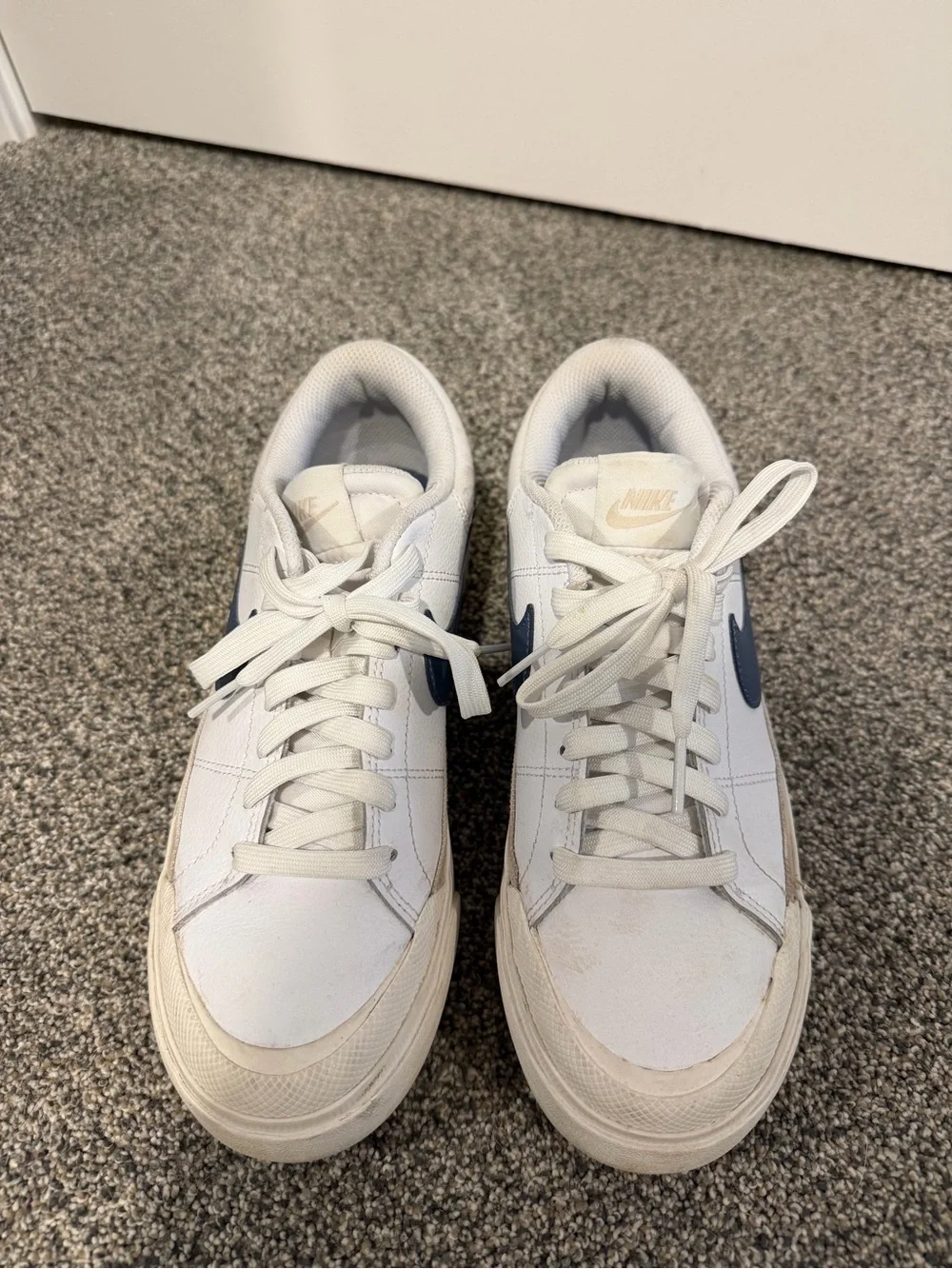 Women’s Nike Sneakers- 7.5